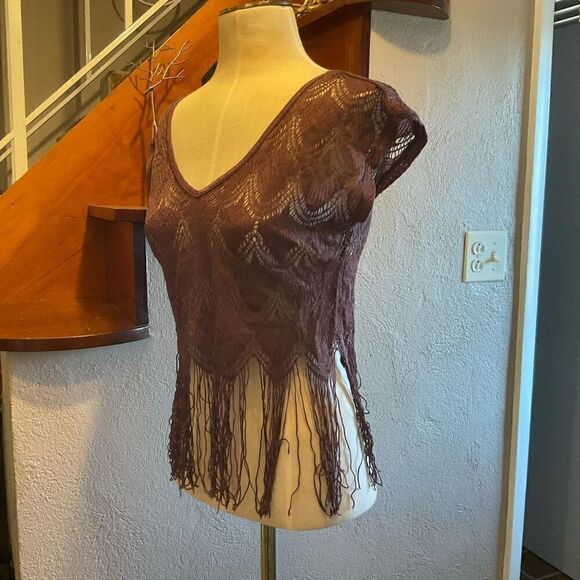 Kirra Womens Sheer Lace V Neck Cap Sleeves Fringe Hem Top Burgundy Size S / XS - Picture 3 of 7